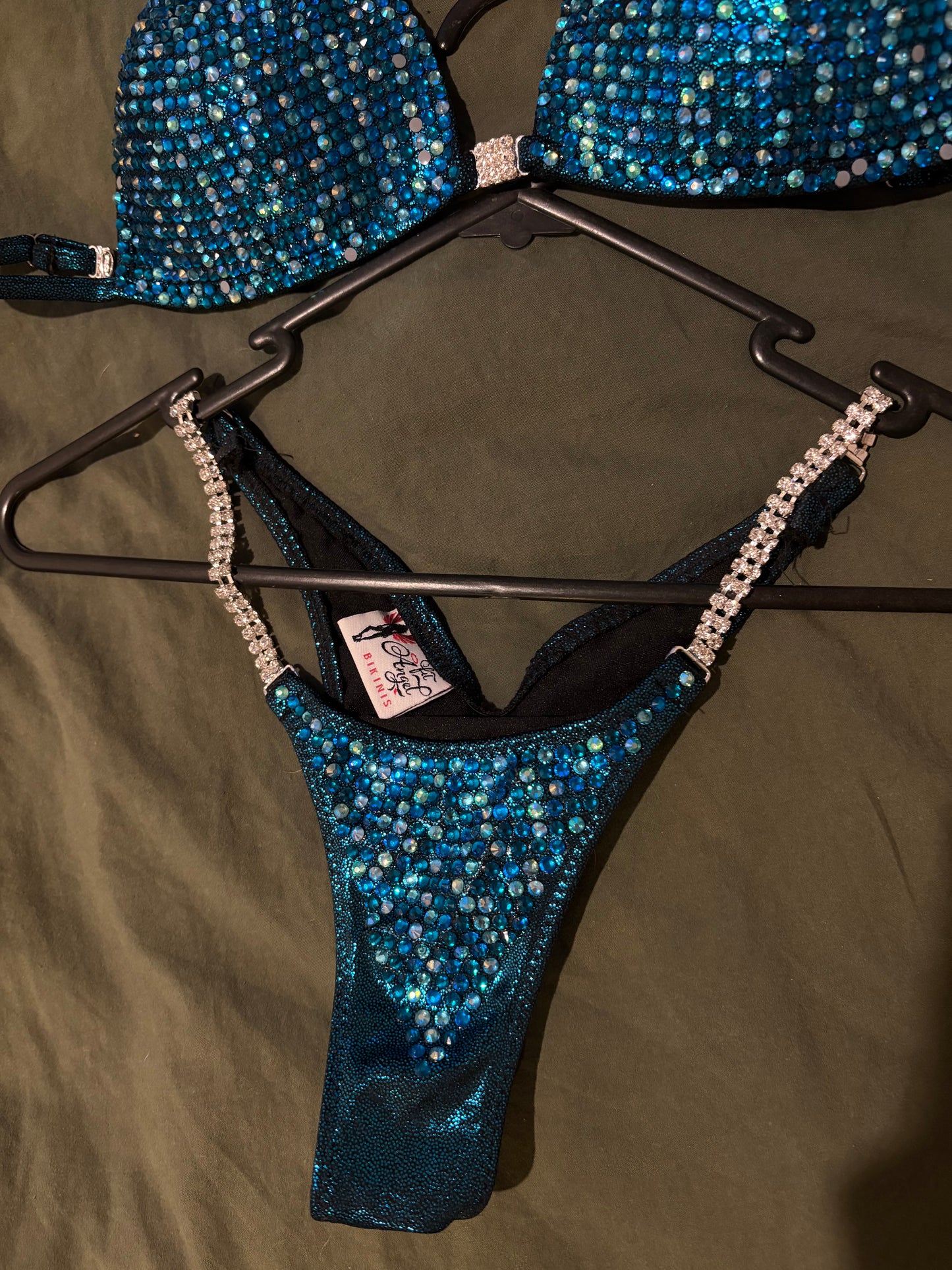 Aquamarine bikini π§πΌββοΈ